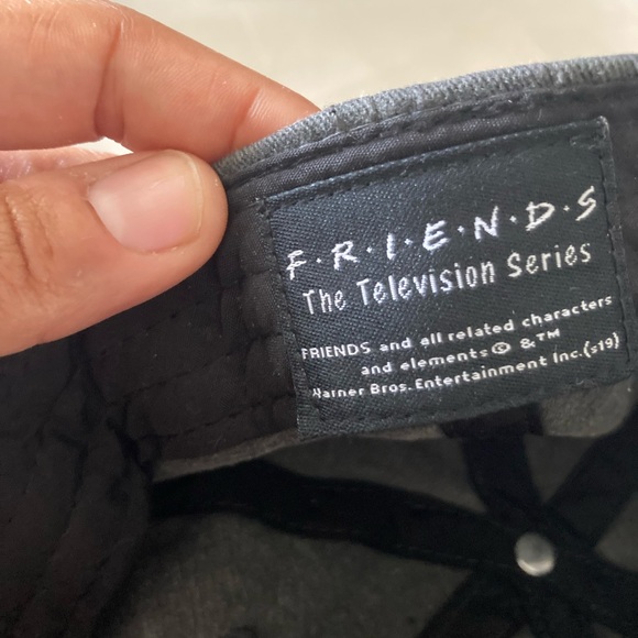 F•R•I•E•N•D•S memorabilia hat - Picture 3 of 3
